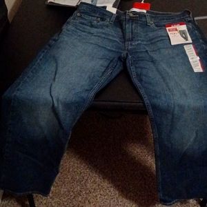 Men jeans they are brand new never been worn size 34×30 signature Levi starauss.